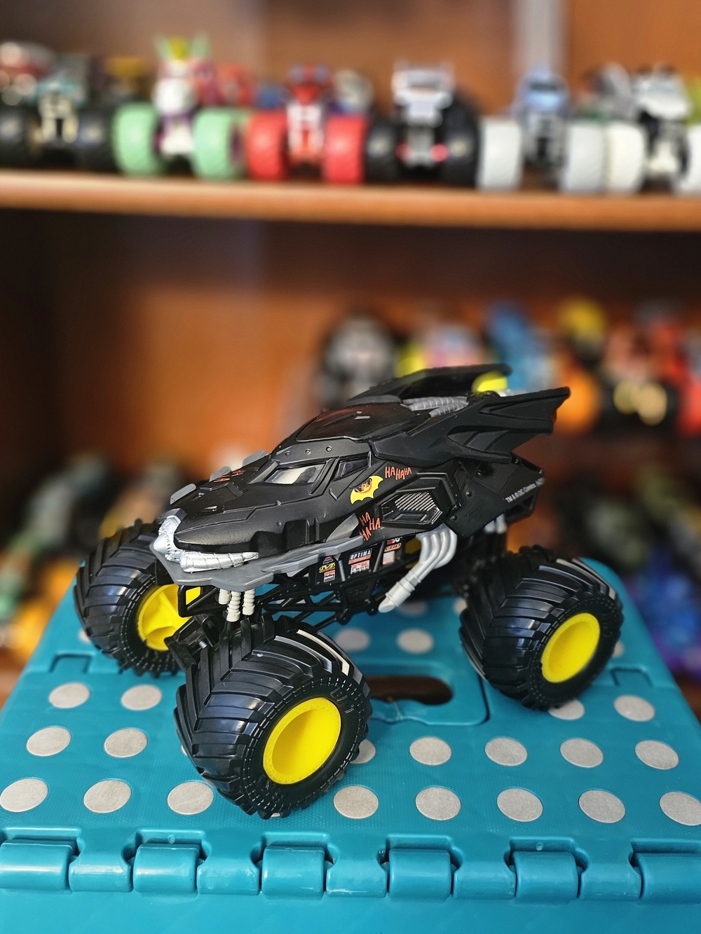 Monster Jam Batman Monster Truck 1:24